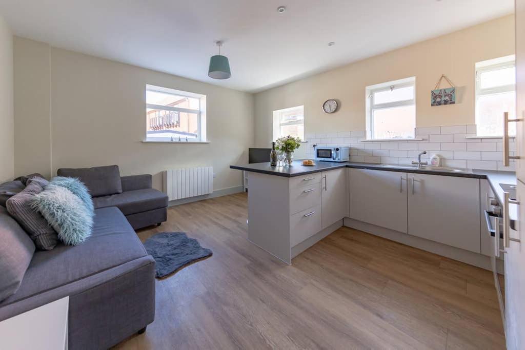 Apartment 4, Isabella House, Aparthotel, By RentMyHouse Hereford Esterno foto